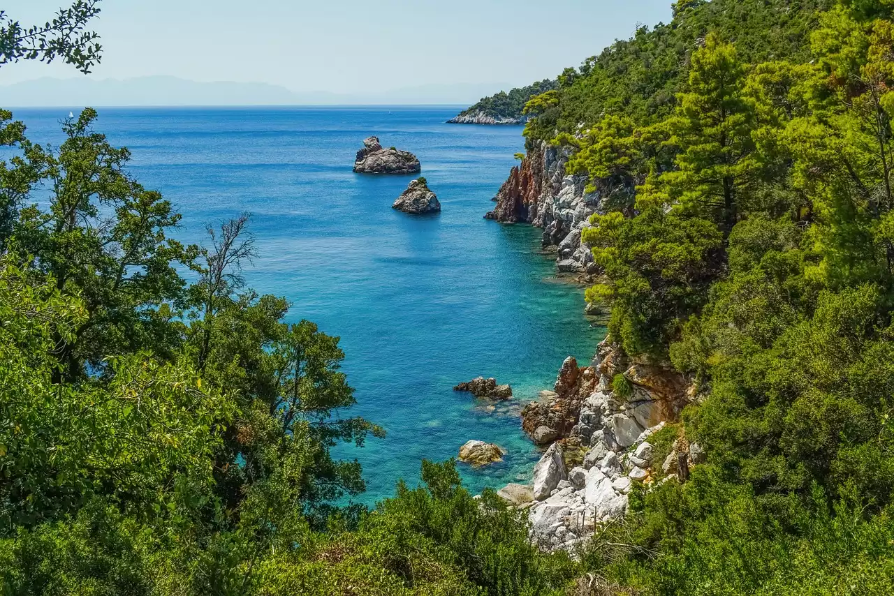 Island Hopping Haven: An Ultimate Guide to the Countless Beautiful Islands in the Sporades