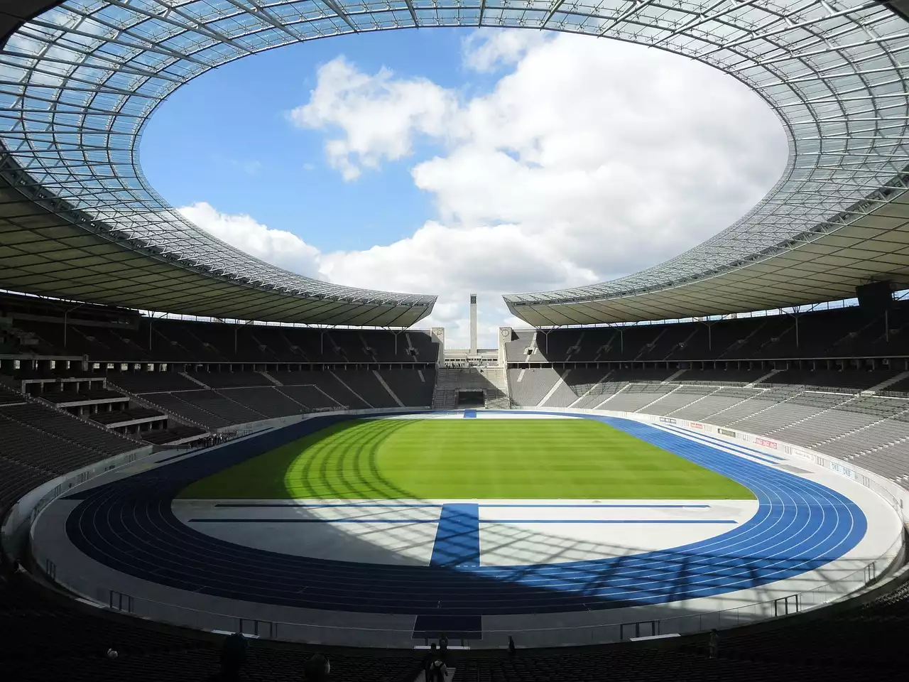 Building for Success: How Climate Influences Stadium Design in Greek Super League 1